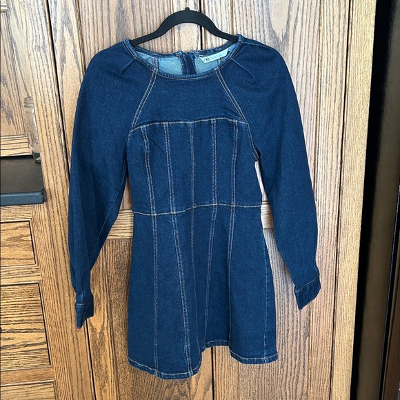 Zara Dresses & Skirts - ZARA DARK WASH DENIM LONG SLEEVE MINI DRESS deep‎ indigo fit flare women’s small
